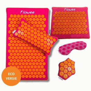 lowee Relaxset PRO acupressuur mat met kokosvezel vulling, biologisch katoen en massagetoebehoren voor duurzame ontspanning.